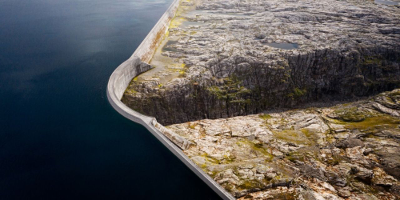 Dam and water reservoir